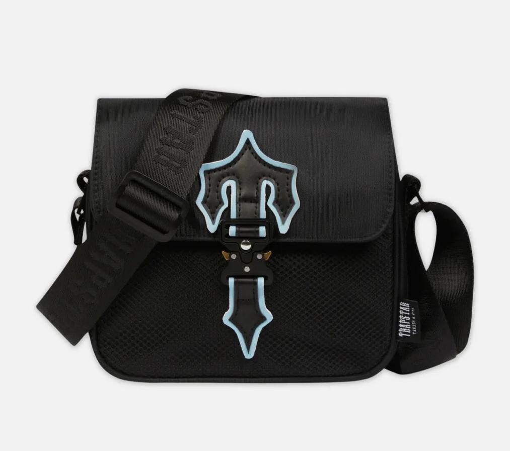 TRAPSTAR MESSENGER BAG 1.0 - BLACK / ICE BLUE