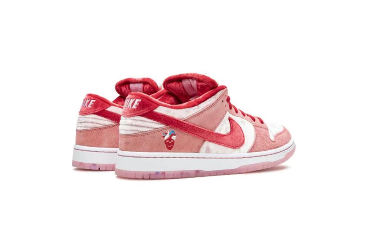 Nike SB Dunk Low Strangelove